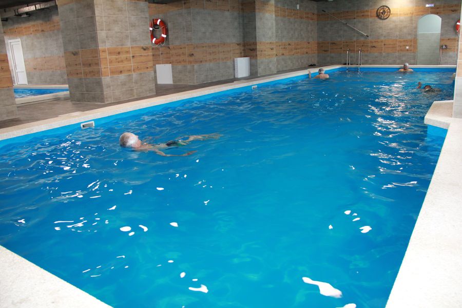 Крытый бассейн с морской водой в санатории «БФО» в Анапе