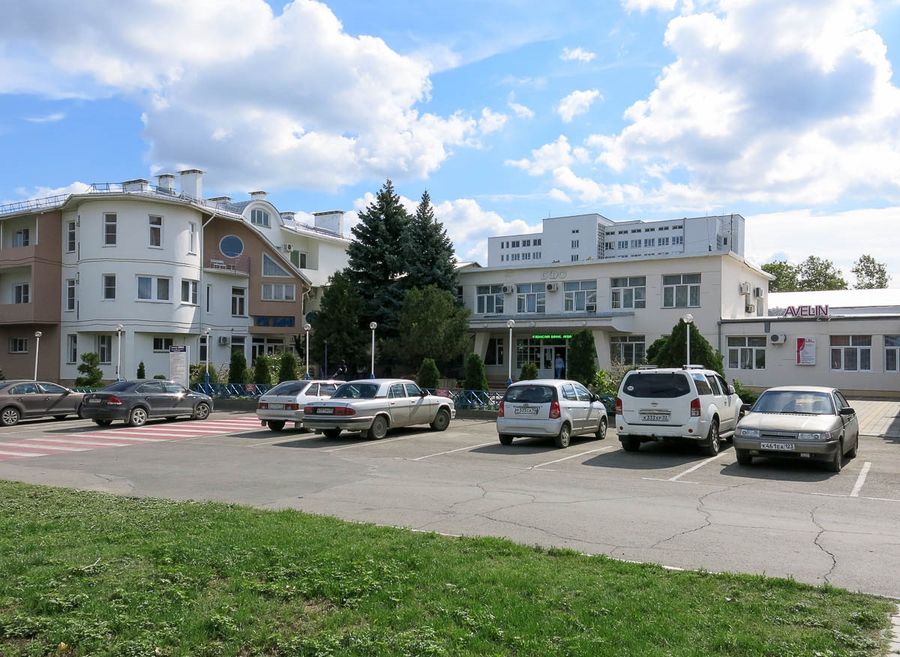 Спальные корпуса санатория «БФО» и парковка — фото 12